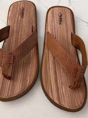 Air Balance Men’s Tan Brown Wood-Print Flip Flop Sandals